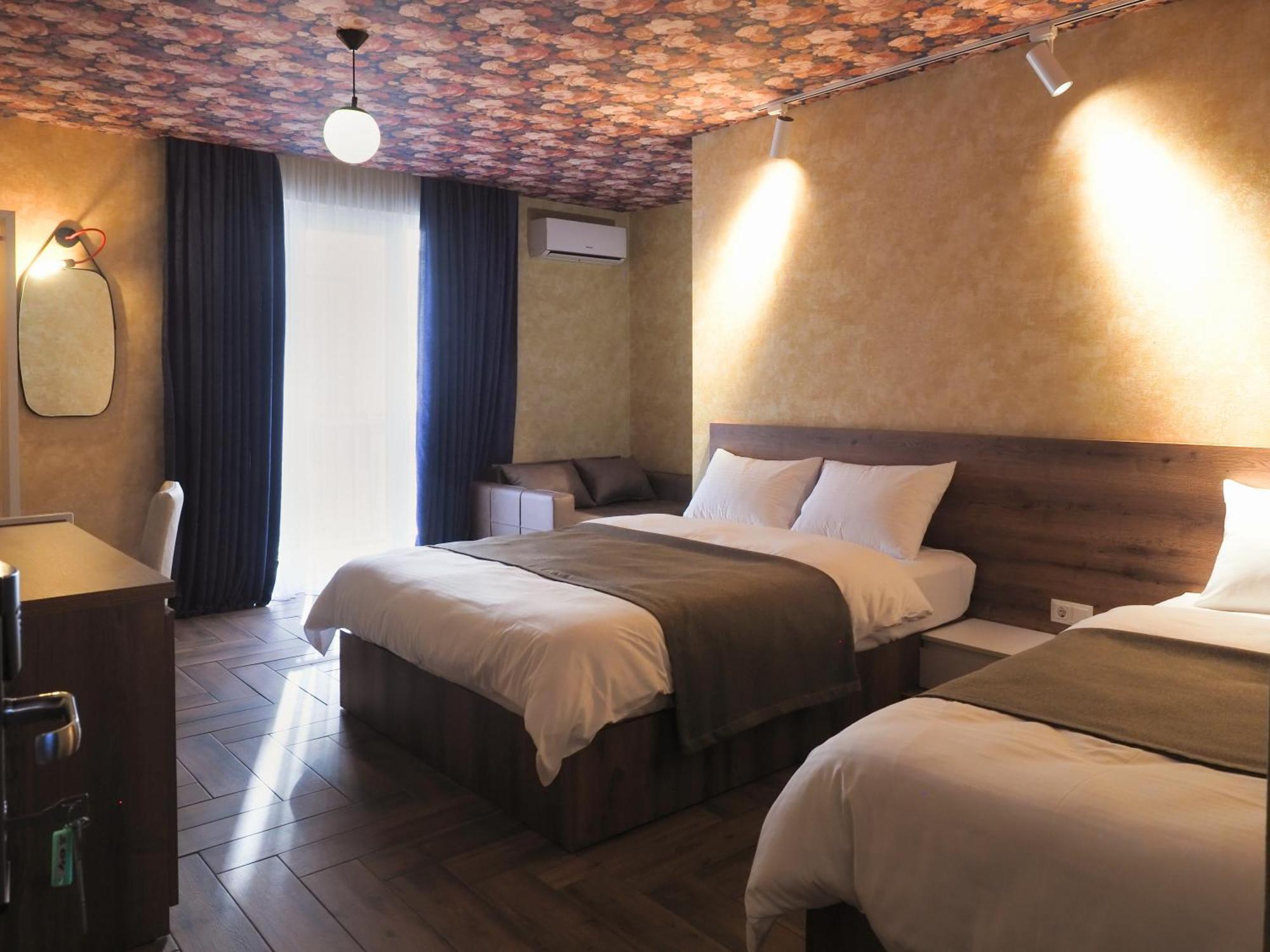Hotel Hills In Old 第比利斯 外观 照片